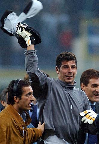 Toldo festeja una victoria.