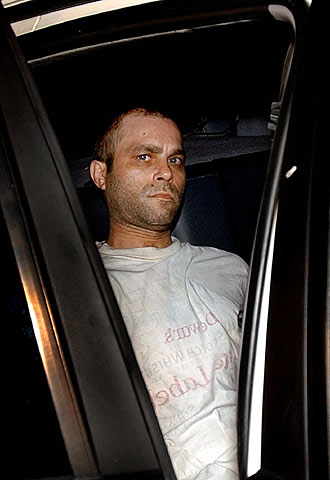 Pedro Jiménez, a su llegada a la comisaría de L'Hospitalet el viernes pasado.