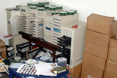 Desarticulada una red de falsificación de compactos y DVD