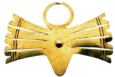 Nariguera de oro azteca en forma de mariposa, del Museo Nacional de Antropología de México.