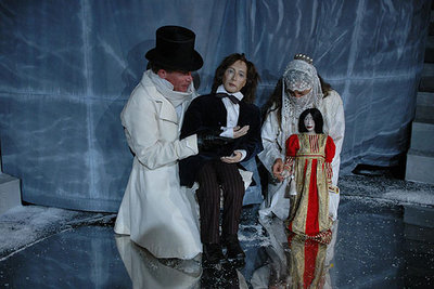 Una escena de la obra  El sueño de Andersen , del Odin Teatret, en el teatro Alameda de Sevilla.