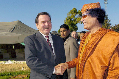 SCHRÖDER PROMETE AYUDA PARA GADDAFI.