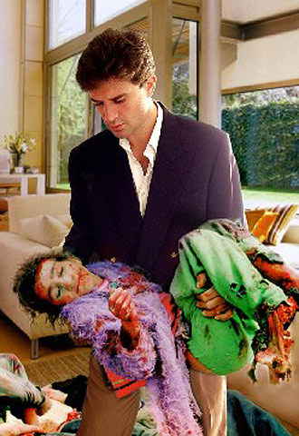 El montaje  Autorretrato en   Irak,  de Isaac Montoya, para la galería Espacio Mínimo.