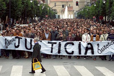 5.000 personas piden justicia para las policías de L'Hospitalet