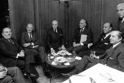 Los siete grandes y sus viejas costumbres