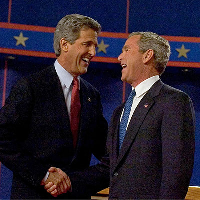 John Kerry y George W. Bush.