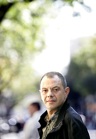 Lluís Pasqual, el pasado viernes en la Rambla de Catalunya de Barcelona.