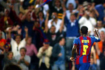 Eto'o festeja uno de sus goles.