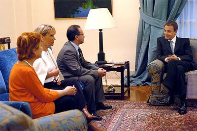 Zapatero, en La Moncloa, con representantes de la Asociación Víctimas del Terrorismo.