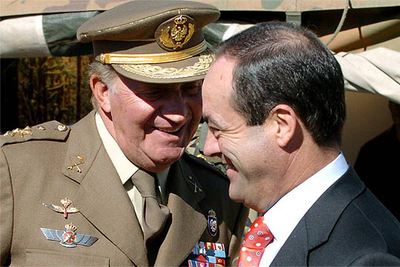 EL REY VISITA EL MANDO DE TRANSMISIONES DEL EJÉRCITO.