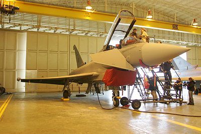 El Eurofighter, en el suelo y de perfil