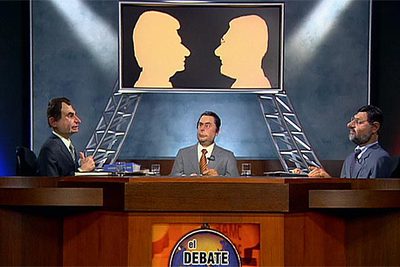 De izquierda a derecha, los muñecos de látex de Rodríguez Zapatero, Robinson y Rajoy en  Los debates del guiñol .