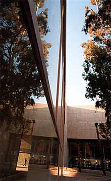 El Museu Valencià de la Il.lustració i la Modernitat (Muvim) abrirá hoy sus puertas en Valencia.