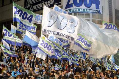 Simpatizantes del Partido Nacional (Blanco), en el acto final de campaña en Montevideo.