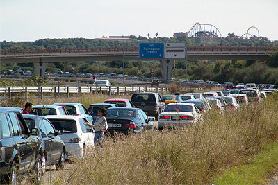 Port Aventura cierra por lleno y colapsa la AP-7