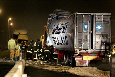 Colapso de cinco horas en la Ronda Litoral por el accidente de un camión