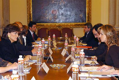 La ministra de Cultura, a la izquierda, frente a la consejera de Cultura de Castilla y León, durante la reunión del patronato.
