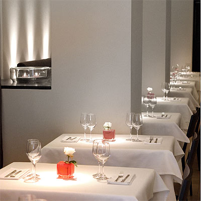 Comedor de Cinc Sentits, en Barcelona (interiorismo de Josep Antón Lahoz).