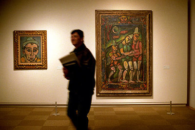 Una de las salas de la retrospectiva de Rouault que se expone en La Pedrera.