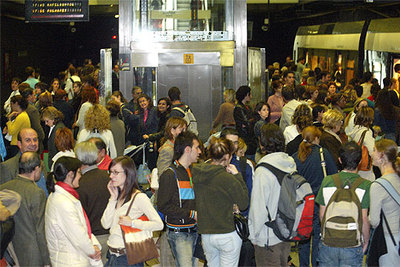 La huelga provoca aglomeraciones en el metro de Valencia