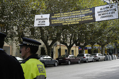 Pancartas municipales en Jaén contra la Junta