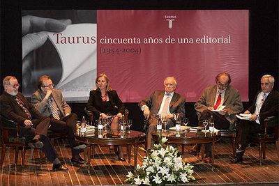 Fernando Savater, Juan Pablo Fusi, María Cifuentes, Francisco Pérez González, Javier Pradera y Juan Cruz (de izquierda a derecha), en el Círculo de Bellas Artes.
