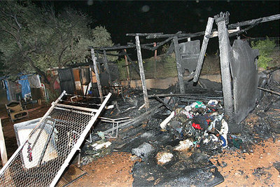 Arden tres chabolas junto al Tetuán XIV en Castellón