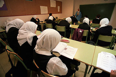 Alumnos del colegio saudí de Madrid, ubicado en el interior de la principal mezquita de la ciudad.