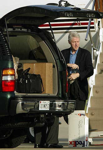 Clinton vuelve a casa
