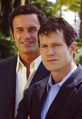 Julian McMahon, a la izquierda, y Dylan Walsh, protagonistas de  Nip  Tuck. 