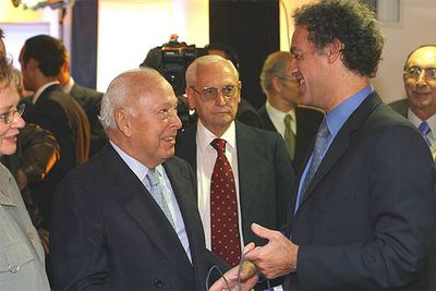 Jesús de Polanco, a la izquierda, y Anibal Ibarra, a la derecha, en la inauguración de la Fundación Santillana.