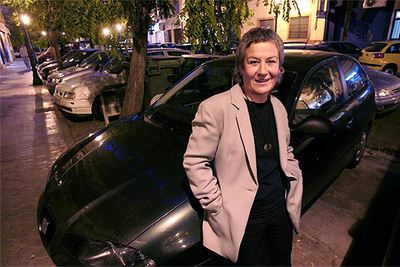 Pilar Moreno Gómez, en la calle de Valencia donde vive.