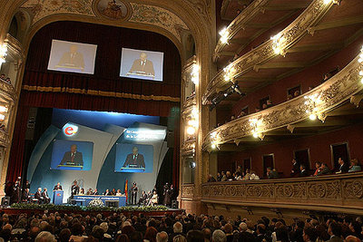 Aspecto del anfiteatro del teatro El Círculo de Rosario durante la ceremonia de inauguración del III Congreso Internacional de la Lengua Española.