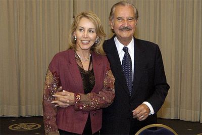 Carlos Fuentes y su esposa, Silvia Lemus.