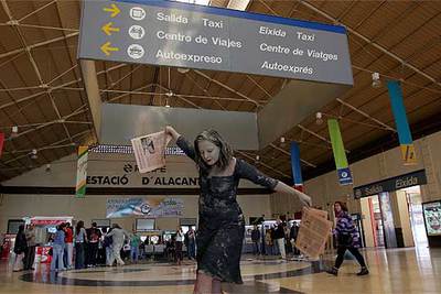 La estación de Renfe de Alicante acoge una obra de teatro