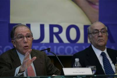 El ex presidente Leopoldo Calvo Sotelo (a la derecha).