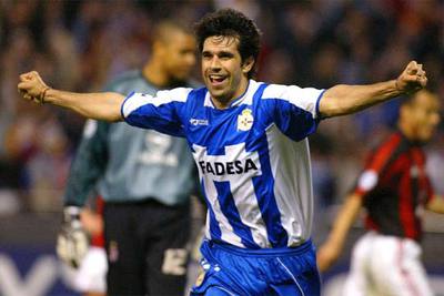 Valerón festeja un tanto.