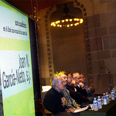 Homenaje al jesuita García-Nieto