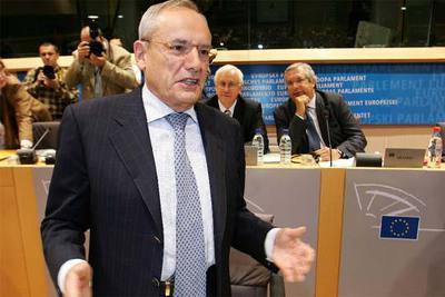 Jacques Barrot, a su llegada al Parlamento Europeo durante su comparecencia el 29 de septiembre.