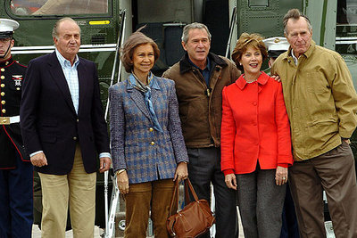 Don Juan Carlos, doña Sofía, George W. Bush, su esposa, Laura, y el ex presidente George Bush, en Crawford.