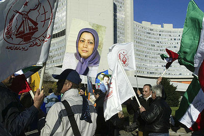 Simpatizantes del Consejo Nacional de la Resistencia Iraní se manifiestan en Viena contra el Gobierno de Teherán.