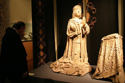 Aspecto de la exposición  Los Reyes Católicos y Granada  en el Hospital Real.