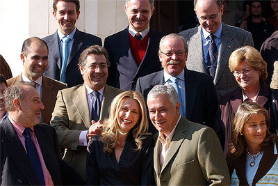 Más de 220 profesores firman un manifiesto del PP