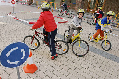 CAMPAÑA A FAVOR DEL CASCO.