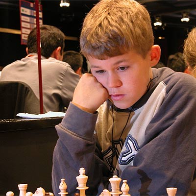 Magnus Carlsen disputa una partida en la Olimpiada de Calvià.