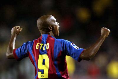 Eto'o canta el primero de sus dos goles al Málaga.