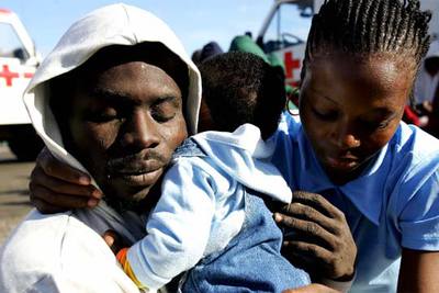 ESPERANDO A PAPÁ, QUE VIENE EN PATERA