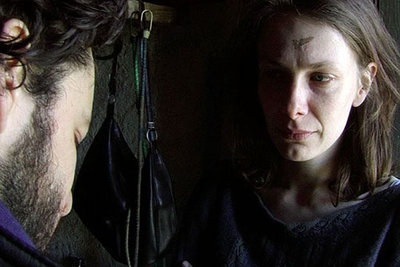 Marie Payen y Eric Caravaca, en una imagen de  Clandestino. 