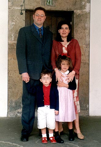 Fulgencio Soria del Rey y Victoria López Castellano, con sus dos hijos.