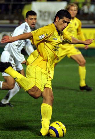 Riquelme remata en el pasado Villarreal-Real Madrid.